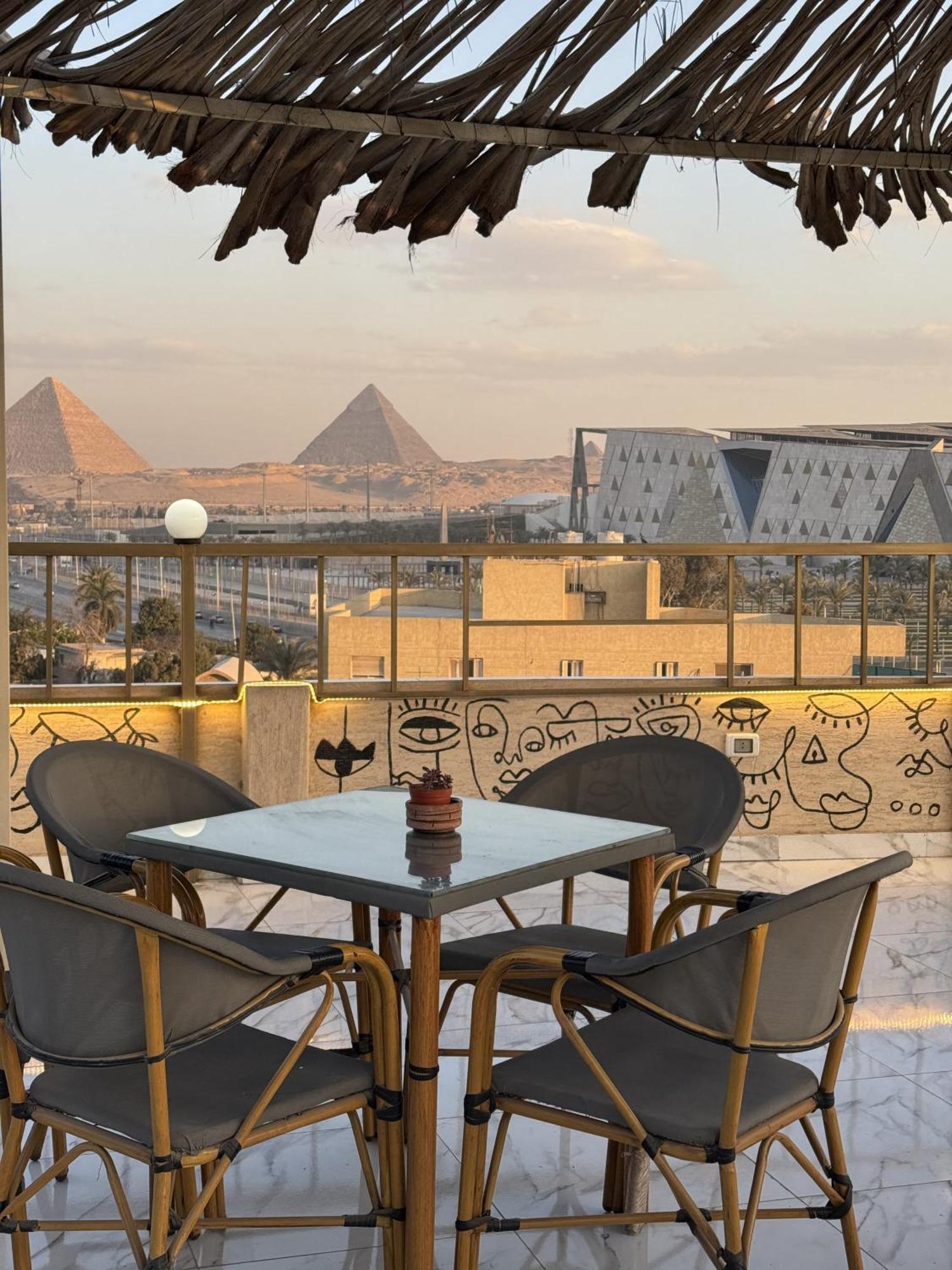 Topview Pyramids And Museum Nazlet el Simman Exterior photo